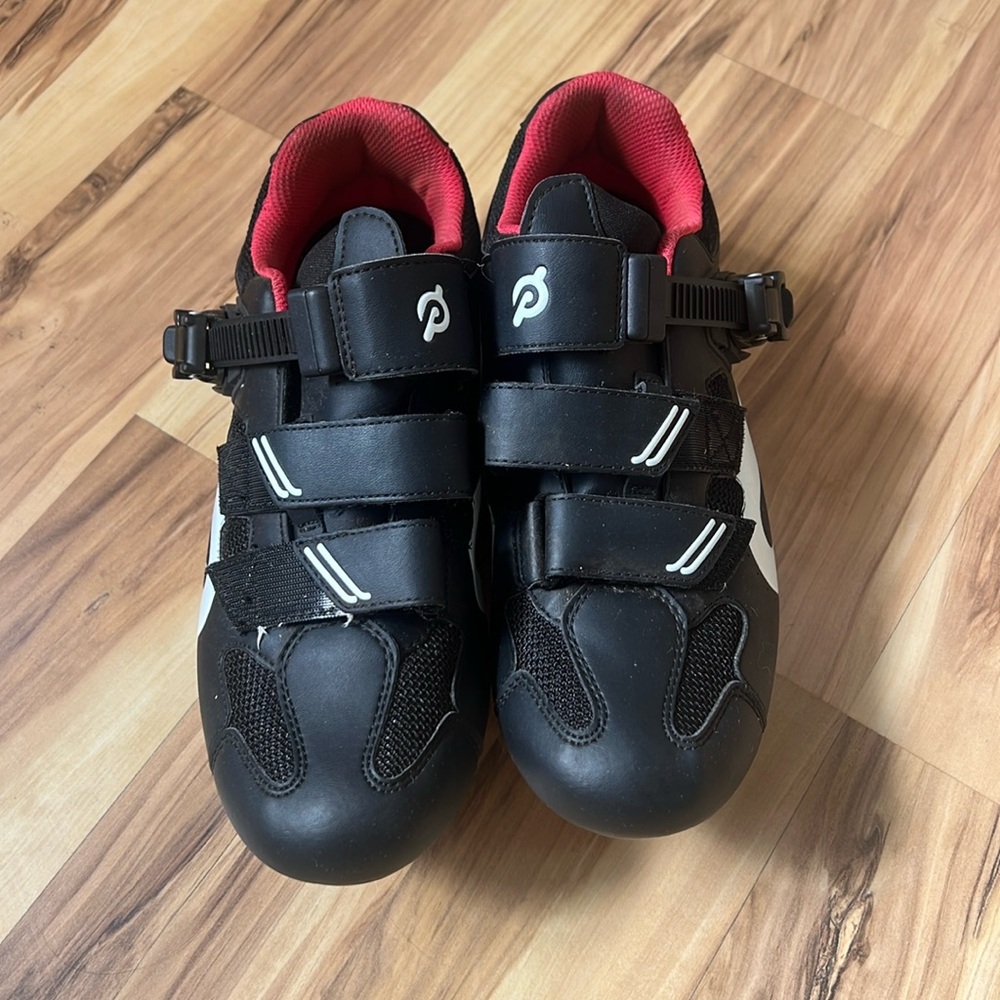 Lightly worn Peloton shoes 42